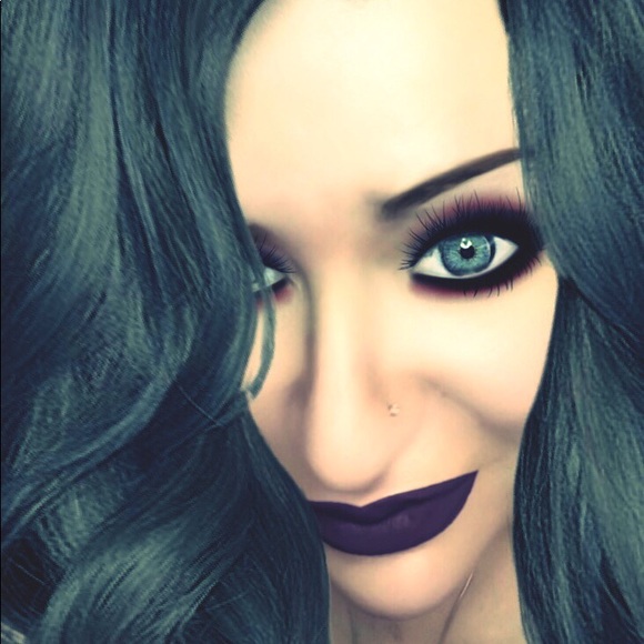 Meet your Posher, Shaina - Picture 2 of 3